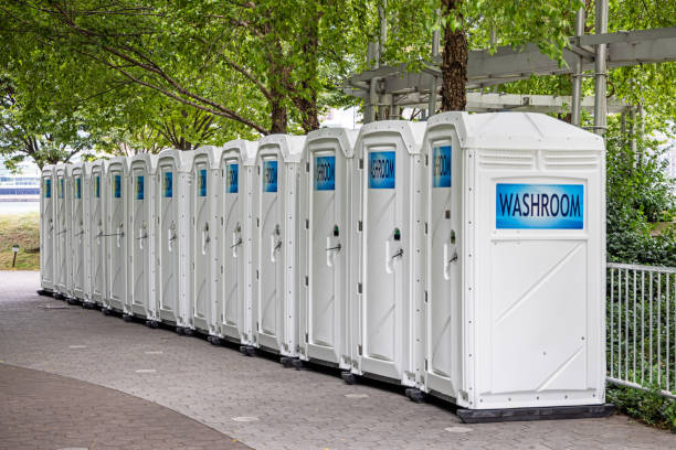 Porta potty delivery and setup in Urbandale, IA